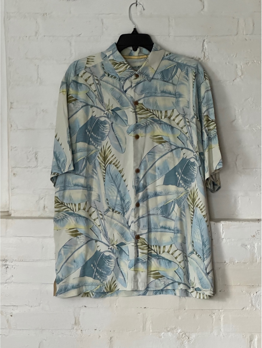 Tommy Bahama Original Fit Tropical Leaf Print Short Sleeve Button Front Shirt L